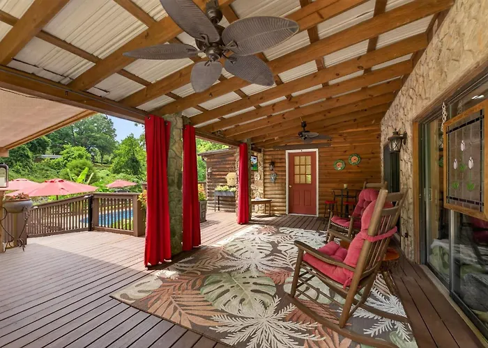 Hickory Hideaway: Pet-Friendly Haven W/ Fire Pit!