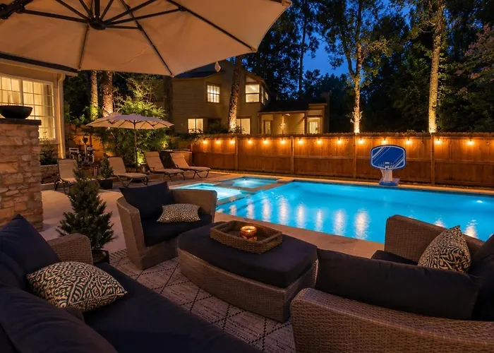 The Woodlands 4Br Forest Retreat-Pool, Spa, Grill, Nature Trails & Baby Friendly