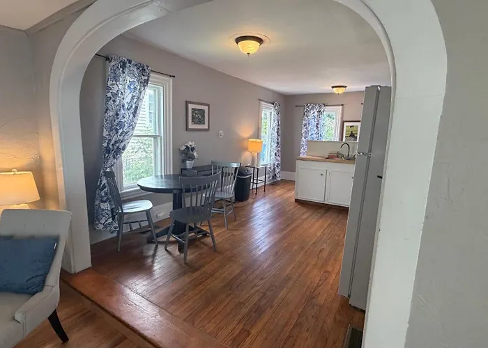 Friendly Home With Our Separate Condos & Free Wifi In The Heart Of Downtown