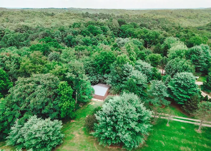 Romantic Cabin King Bed 12-Acre Getaway
