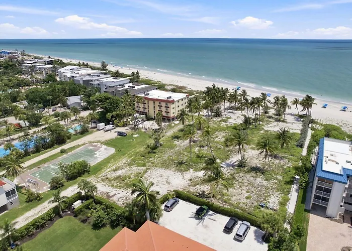 Breakers West C2 - Gorgeous Top Floor Beach Condo