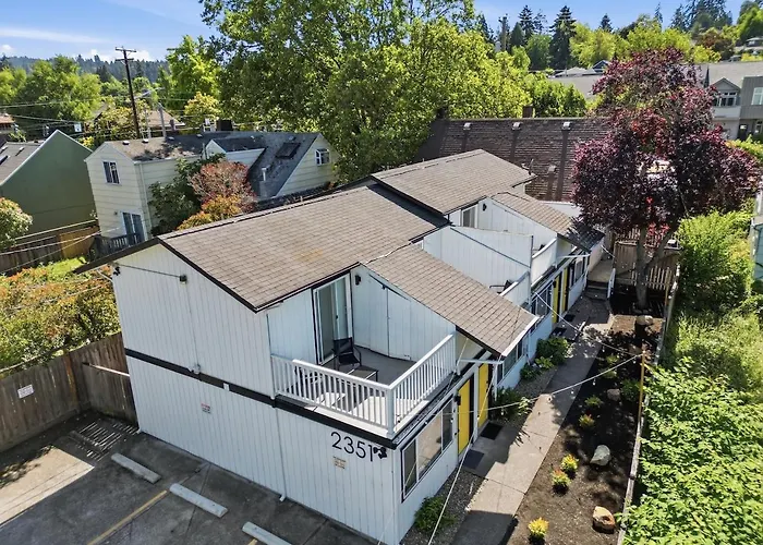 Uo, Autzen Stadium, Matthew Knight Arena, Amazon Park #4