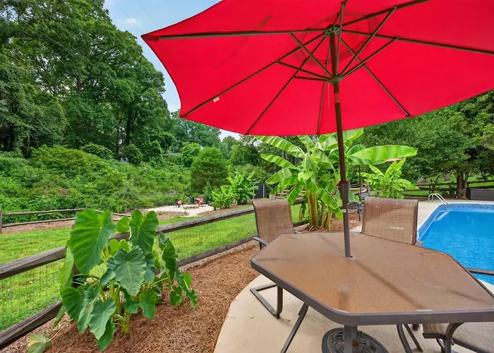Hickory Cottage Unit W/ Pool & Fire Pit!