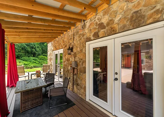 Hickory Cottage Unit W/ Pool & Fire Pit!