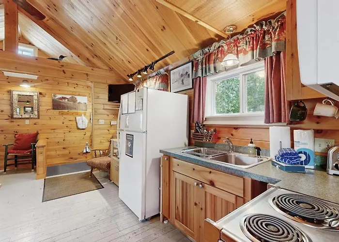 Lakefront Cottage With Full Kitchen, Firepit, Gas Grill, Wifi, A/C