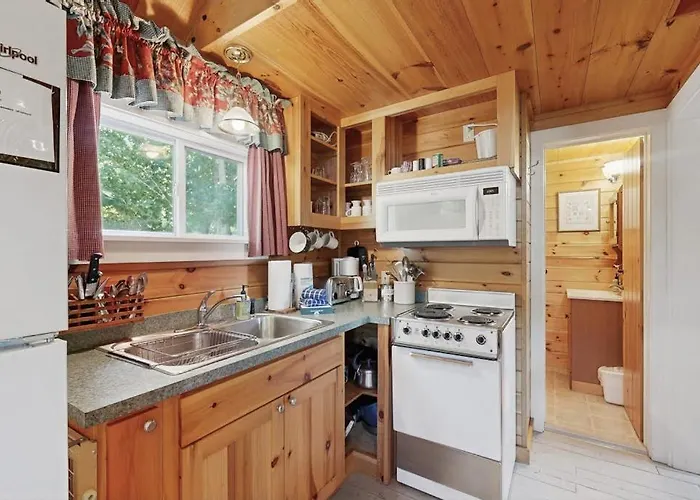 Lakefront Cottage With Full Kitchen, Firepit, Gas Grill, Wifi, A/C