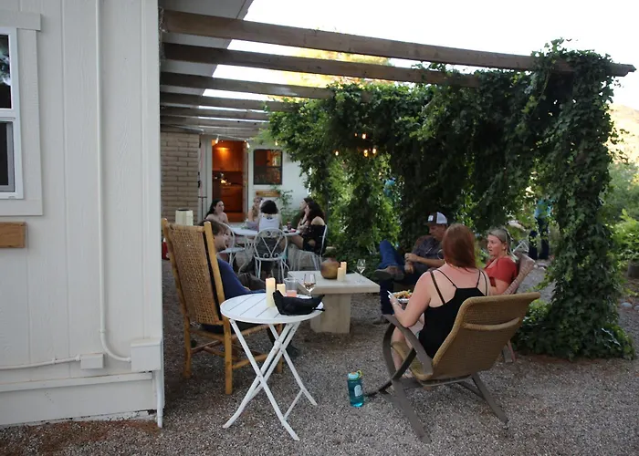 The Garden Room-King Suite Near Sedona & Wineries
