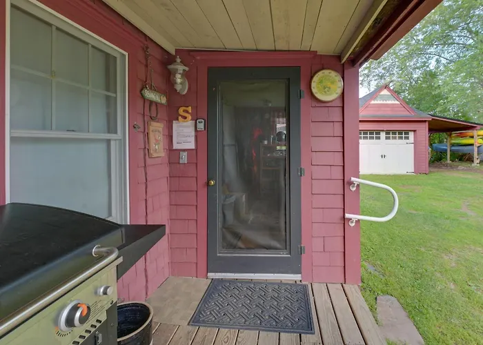 Cozy River Cabin W/ Fishing, Kayaks & Atv Access!