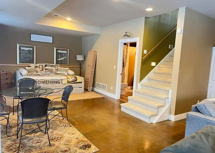 Woodshores Retreat - Cozy Retreat, Hot Tub, Lk Mi