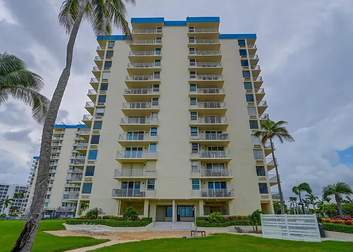 Fort Myers Beach Studio W/ Balcony & Views!