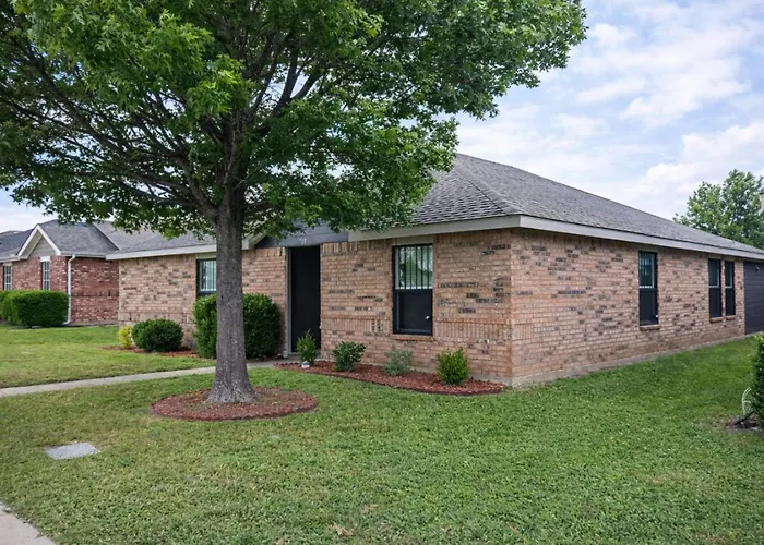 Great Group Getaway With Family Game Room - Secret Massage Nook - Private Patio - 2 Kings
