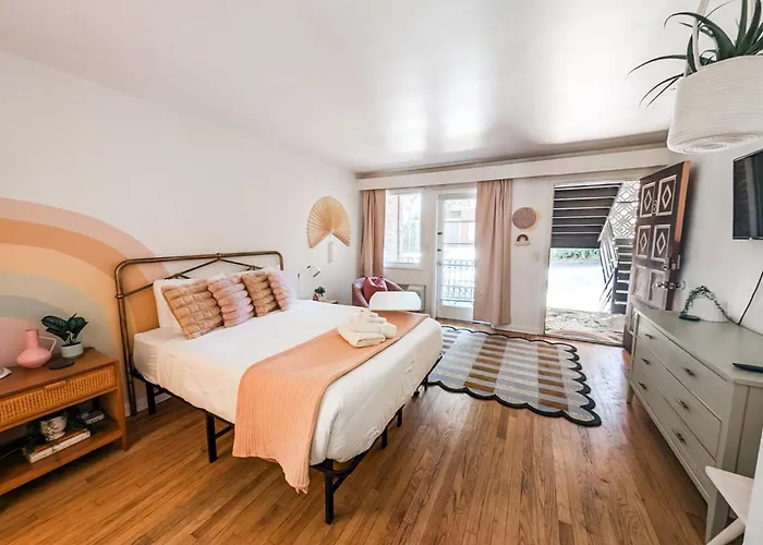 The Rainbow Room - Studio Apt