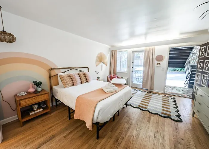 The Rainbow Room - Studio Apt