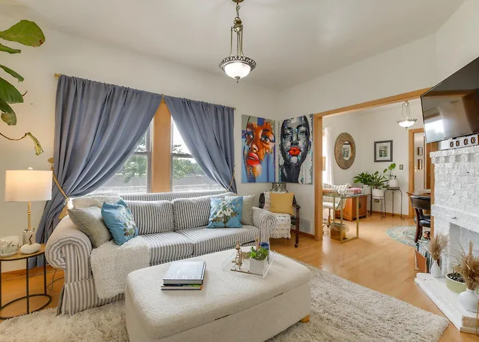 8 Mi To Chicago! Near Oak Park Attractions