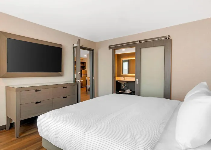 Cambria Hotel & Suites Plymouth