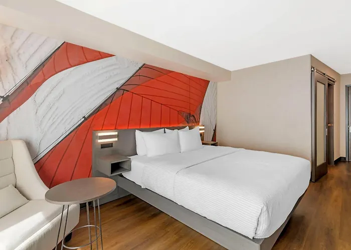 Cambria Hotel & Suites Plymouth
