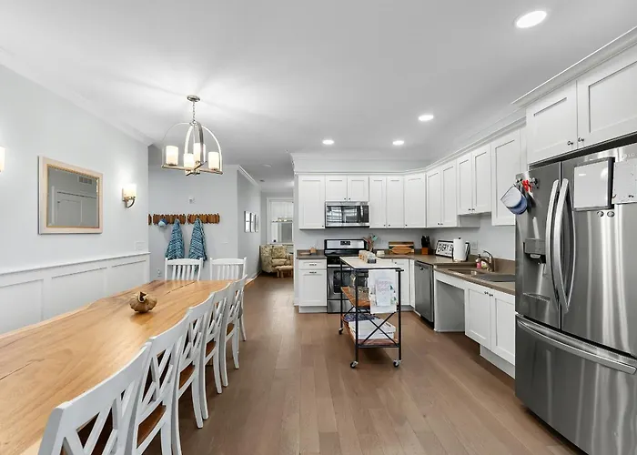 Luxury 6Br Condo | 2 Blocks To Beach
