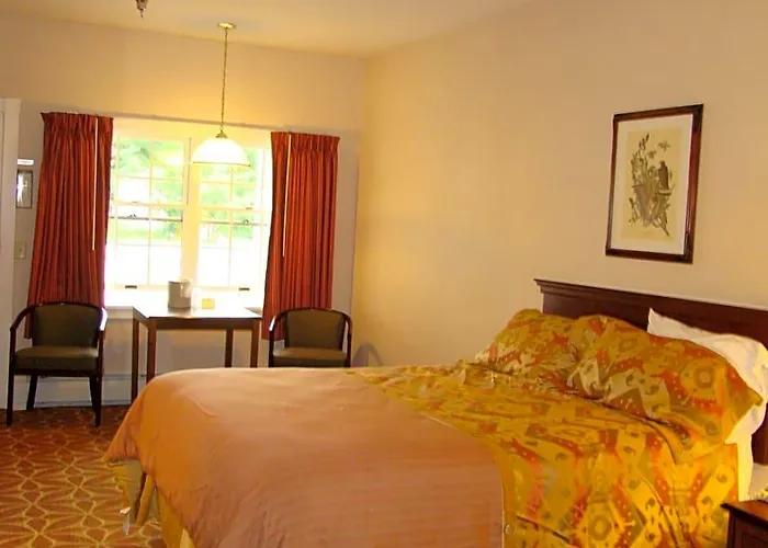 Ludlow Colonial Motel