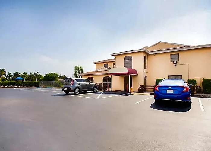 Oyo Waterfront Hotel- Cape Coral Fort Myers, Fl