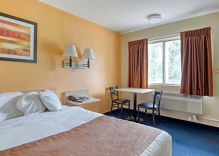 Days Inn By Wyndham New Philadelphia