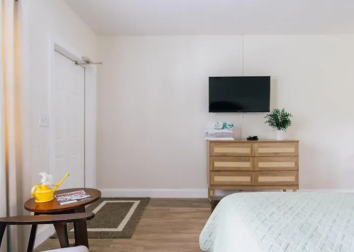 Cozy Private Studio 2 Blocks From Pompano Beach