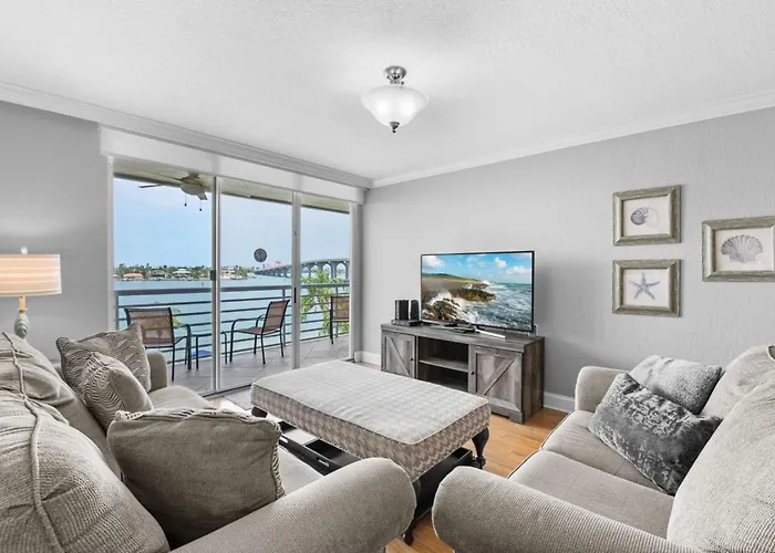 New Stunning Bahia Vista Condo 8 410