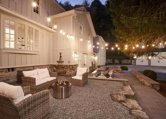 Valley Farmhouse Retreat