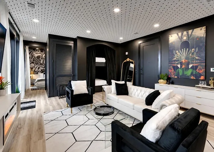Top Floor Neo Suite, Walk To Broadway & Views