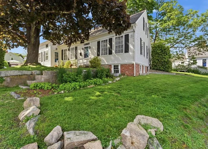 The School House Cottage, Historic 1Br Mystic River Stay Near Seaport
