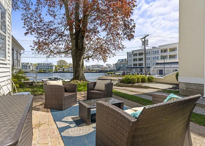 The School House Cottage, Historic 1Br Mystic River Stay Near Seaport
