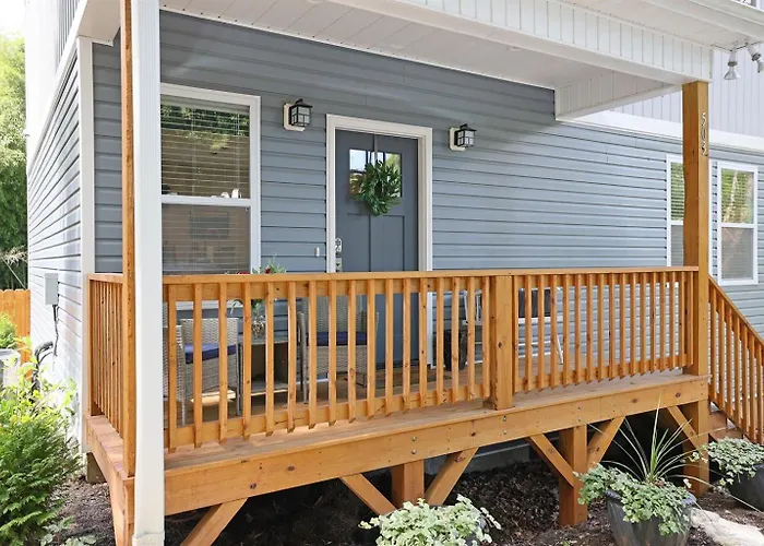 Bungalow Dream, Water & Electric Are Back-Fire Pit & Fenced