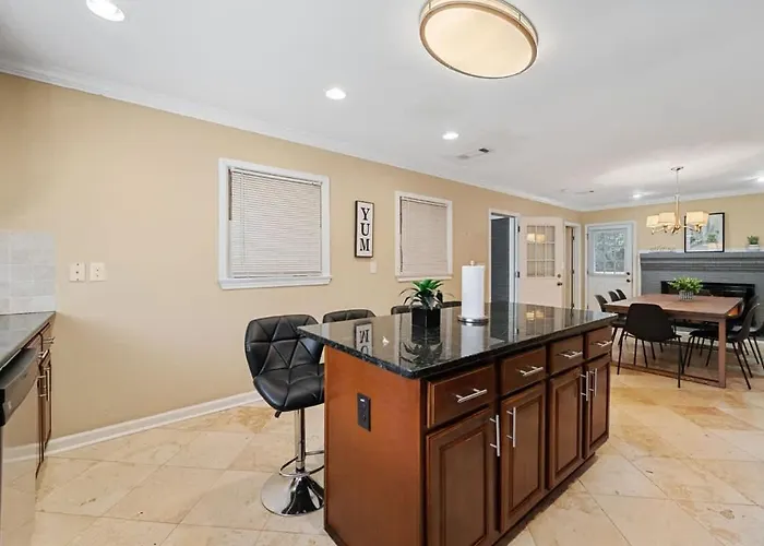 Atlanta Family Retreat Stylish 4Br Sleeps 8