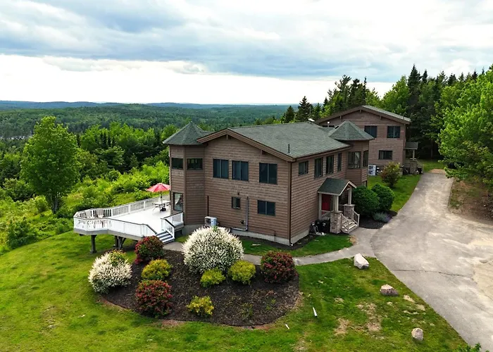 Bear Mountain Lodge. 560 Acre Wooded Estate.