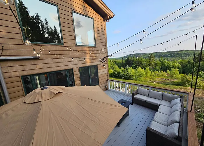 Bear Mountain Lodge. 560 Acre Wooded Estate.