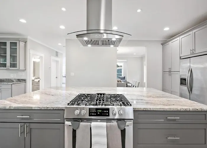 The Ultimate Luxury Home With Jacuzzi & Garage