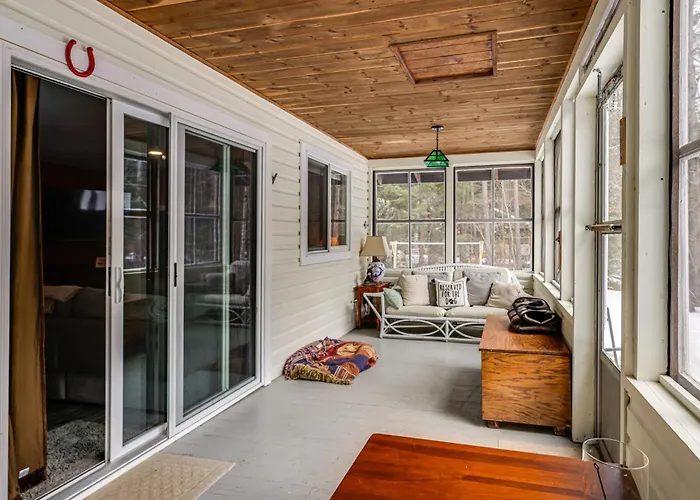 Winter Cabin W/ Hot Tub In Schroon Lake, Ny!