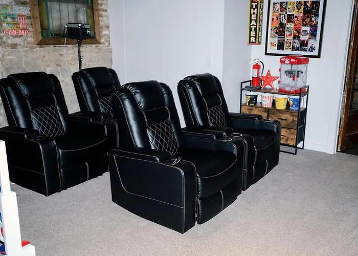 4 Bedroom • Theater Room • Gym • Walk To Lincoln Park!