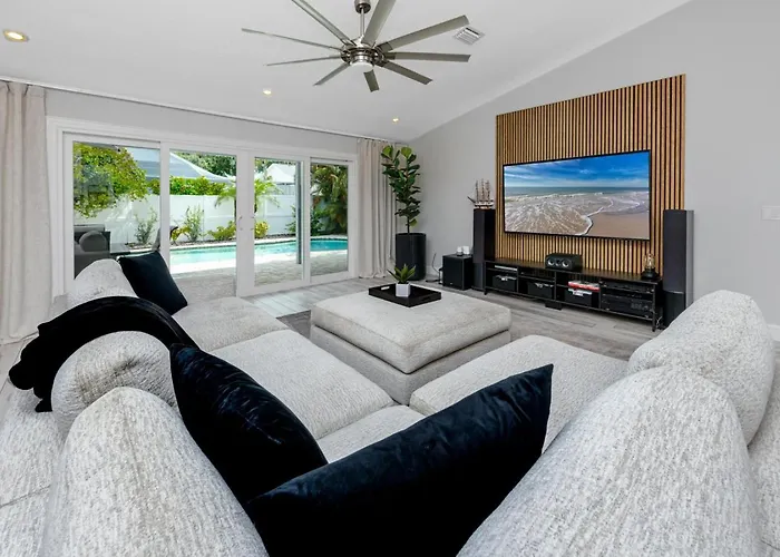 New! Palm Harbor Hideaway - Beautiful, Spacious 4Br Home With Amazing Pool
