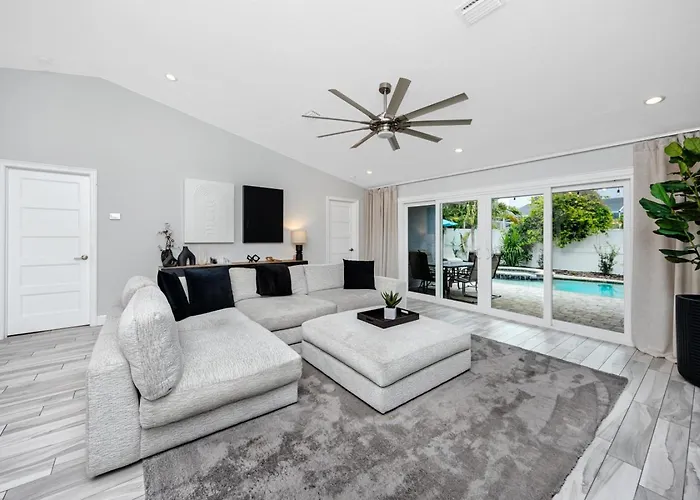 New! Palm Harbor Hideaway - Beautiful, Spacious 4Br Home With Amazing Pool