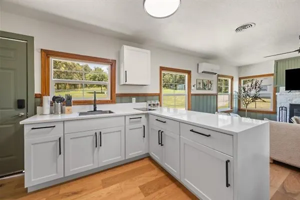 Willow Heaven - Lakefront Cabin Escape
