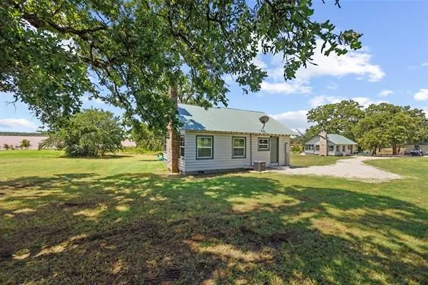 Whispering Oak- Lakefront Cabin Retreat