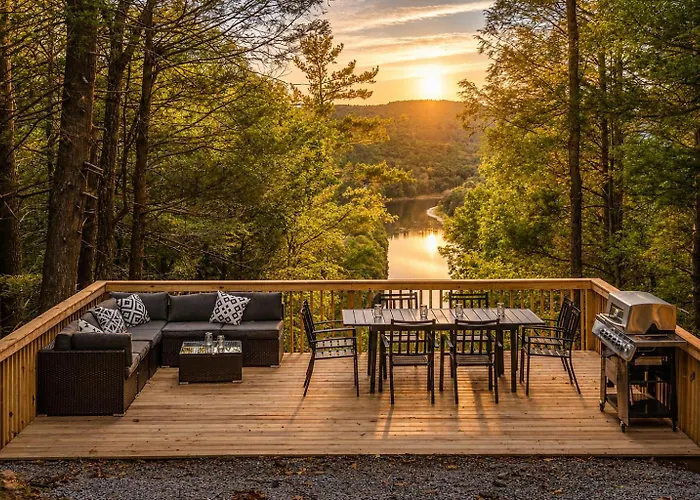 River Views, Sauna, Hot Tub & Writers Shed Dogs