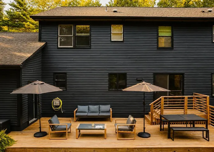 Hot Tub, Fire Pit, Theater, Games & Ev Sleeps 8