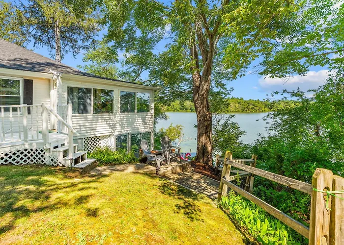 Family Lakefront Adventure House 3Br Wfirepit & Scenic