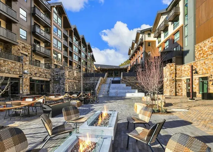 Kindred Resort Luxury Ski In, Ski Out 2 Bedroom Residence At The River Run Gondola