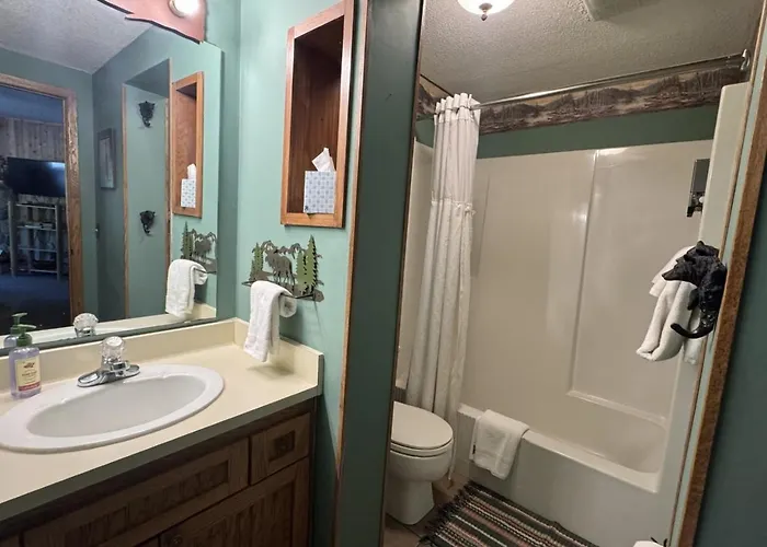 Slopeside North Shore Views | Ski-In/Ski-Out | Hot Tub