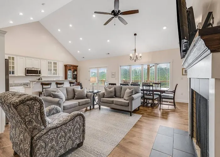 Nine Peaks - Mountain Retreat, Balcony, Hot Tub, And Grill!