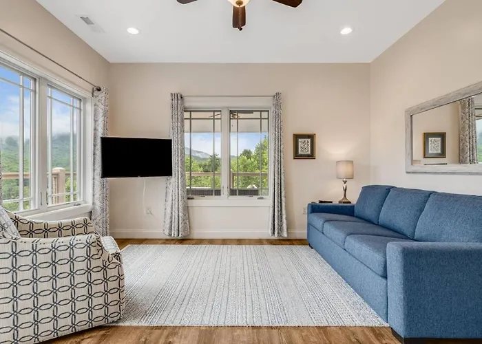 Nine Peaks - Mountain Retreat, Balcony, Hot Tub, And Grill!