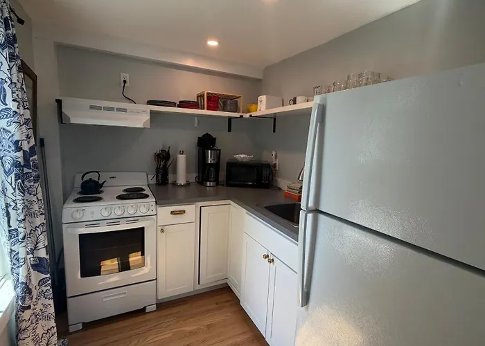 Comfy Downtown Getaway W/ Full Kitchen - Close To The Beach