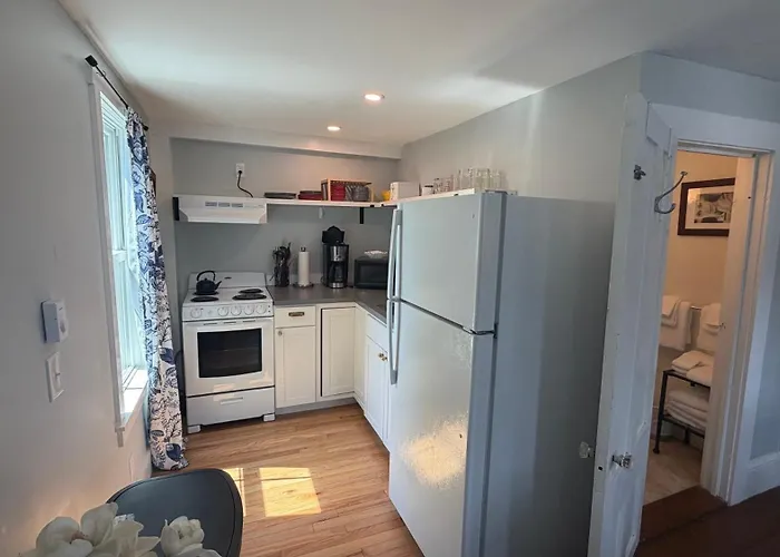 Comfy Downtown Getaway W/ Full Kitchen - Close To The Beach